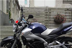 铃木GSR600摩托车